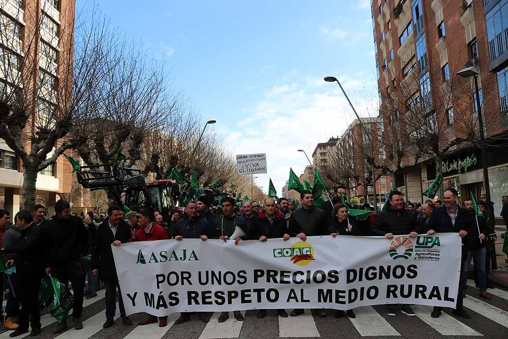 Fotos: Más de 400 agricultores y ganaderos se concentran en Burgos ante la falta de «rentabilidad» de sus explotaciones