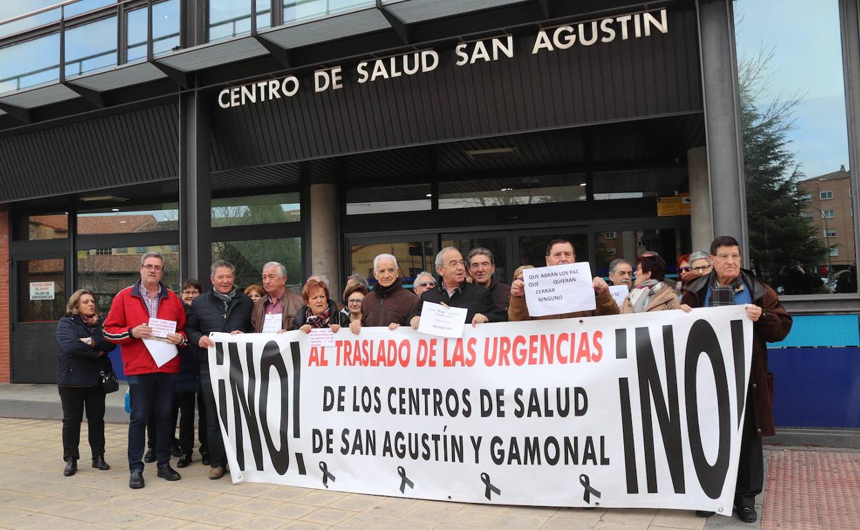 Imagen de la concentración en el Centro de Salud de San Agustín