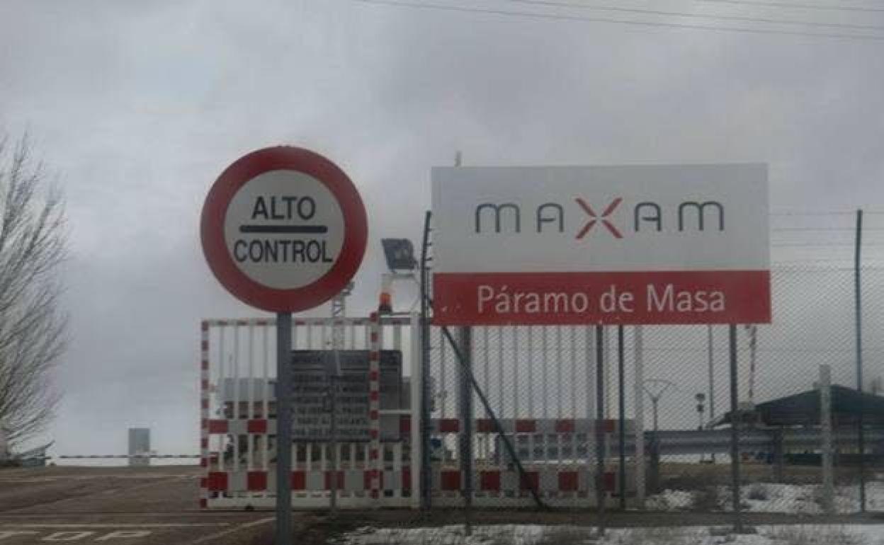 Entrada a la planta de Maxam en el Páramo de Masa. 