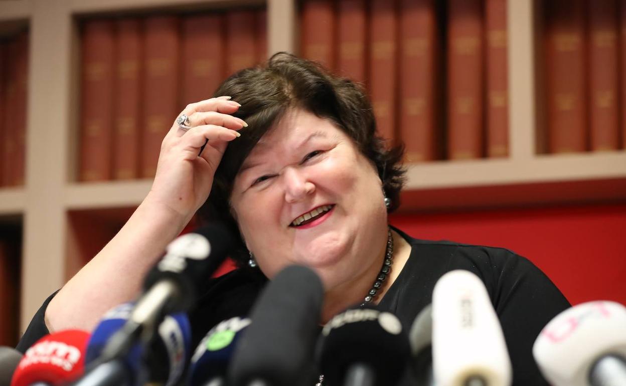 La ministra de Sanidad de Bélgica, Maggie Block, durante la rueda de prensa en la que anunció este marte el positivo por el coronavirus.