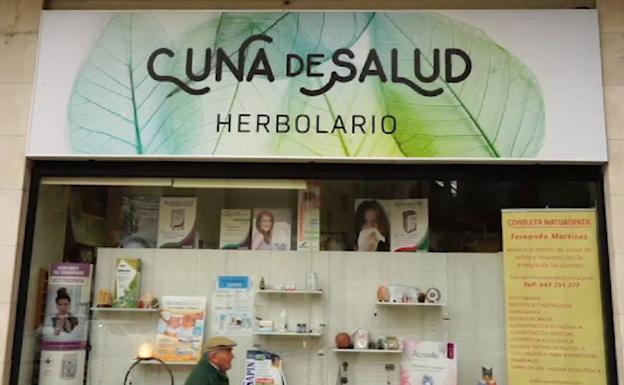 Escaparate del herbolario Cuna de Salud.