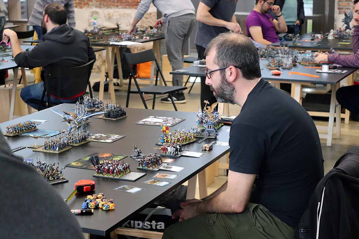 Fotos: Rendidos al Warhammer