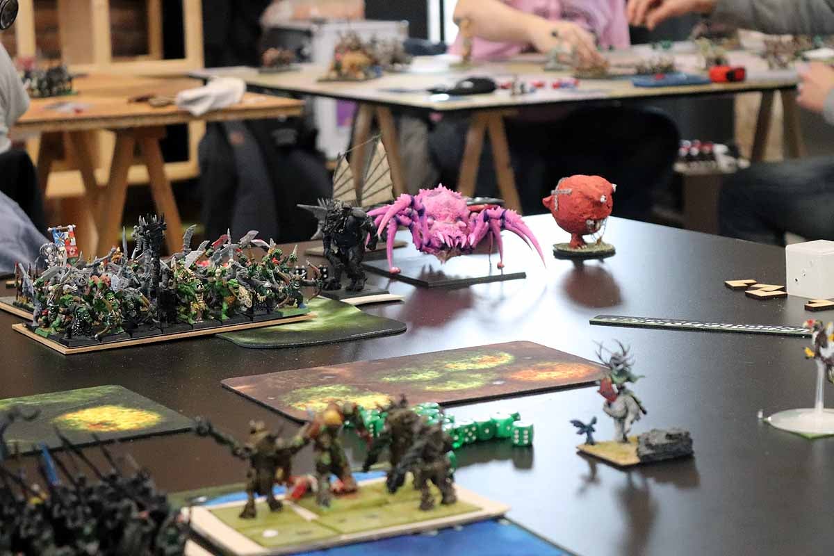 Fotos: Rendidos al Warhammer