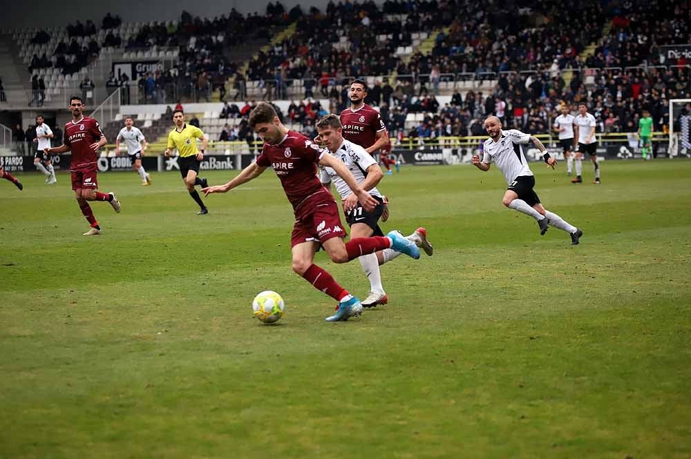 Fotos: Imágenes del encuentro entre el Burgos CF y la Cultural Leonesa