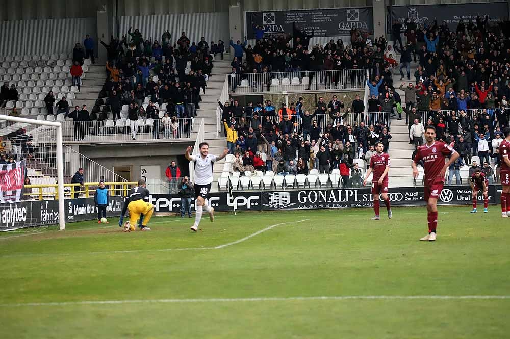 Fotos: Imágenes del encuentro entre el Burgos CF y la Cultural Leonesa