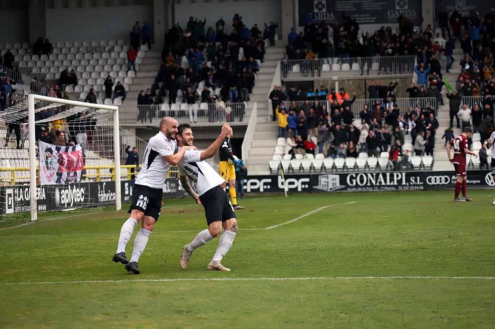 Fotos: Imágenes del encuentro entre el Burgos CF y la Cultural Leonesa