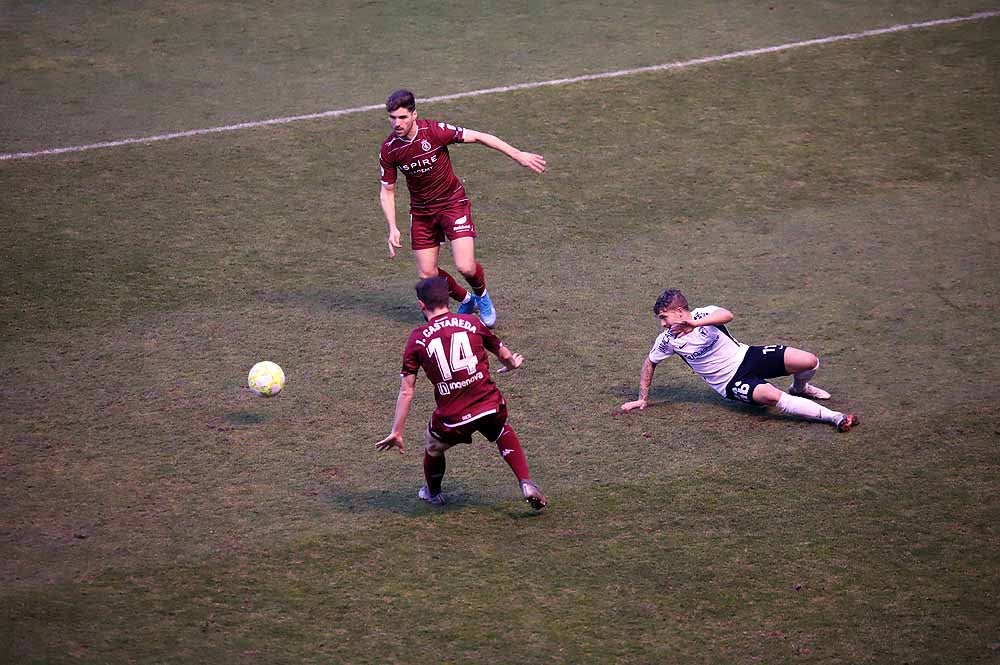 Fotos: Imágenes del encuentro entre el Burgos CF y la Cultural Leonesa