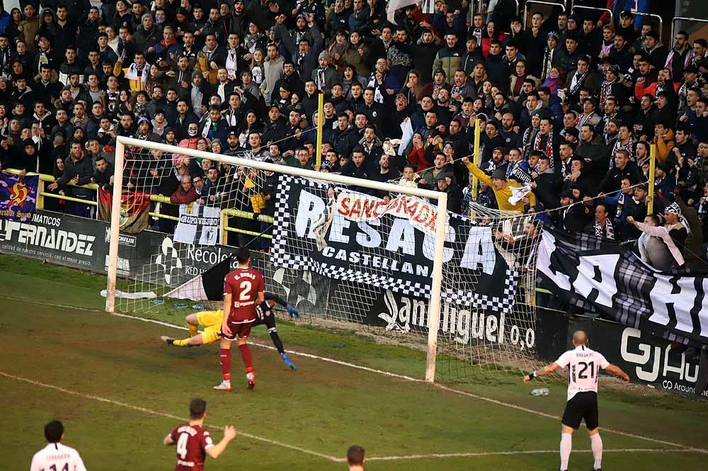 Fotos: Imágenes del encuentro entre el Burgos CF y la Cultural Leonesa