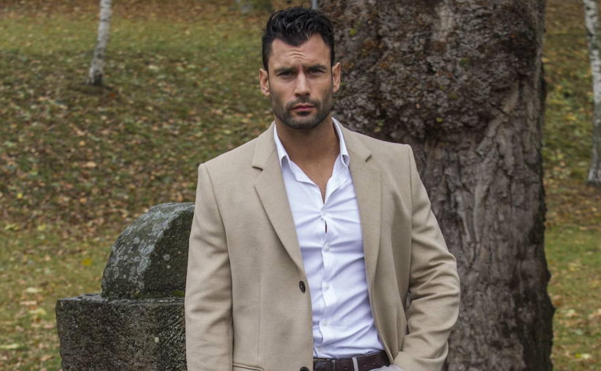 El guardia civil Jorge Pérez Díez posa como modelo. 