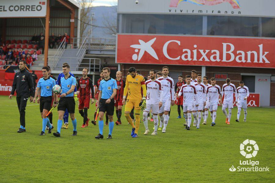 Fotos: Imágenes del partido de liga entre el Mirandés y el Albacete