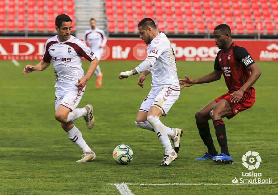 Fotos: Imágenes del partido de liga entre el Mirandés y el Albacete