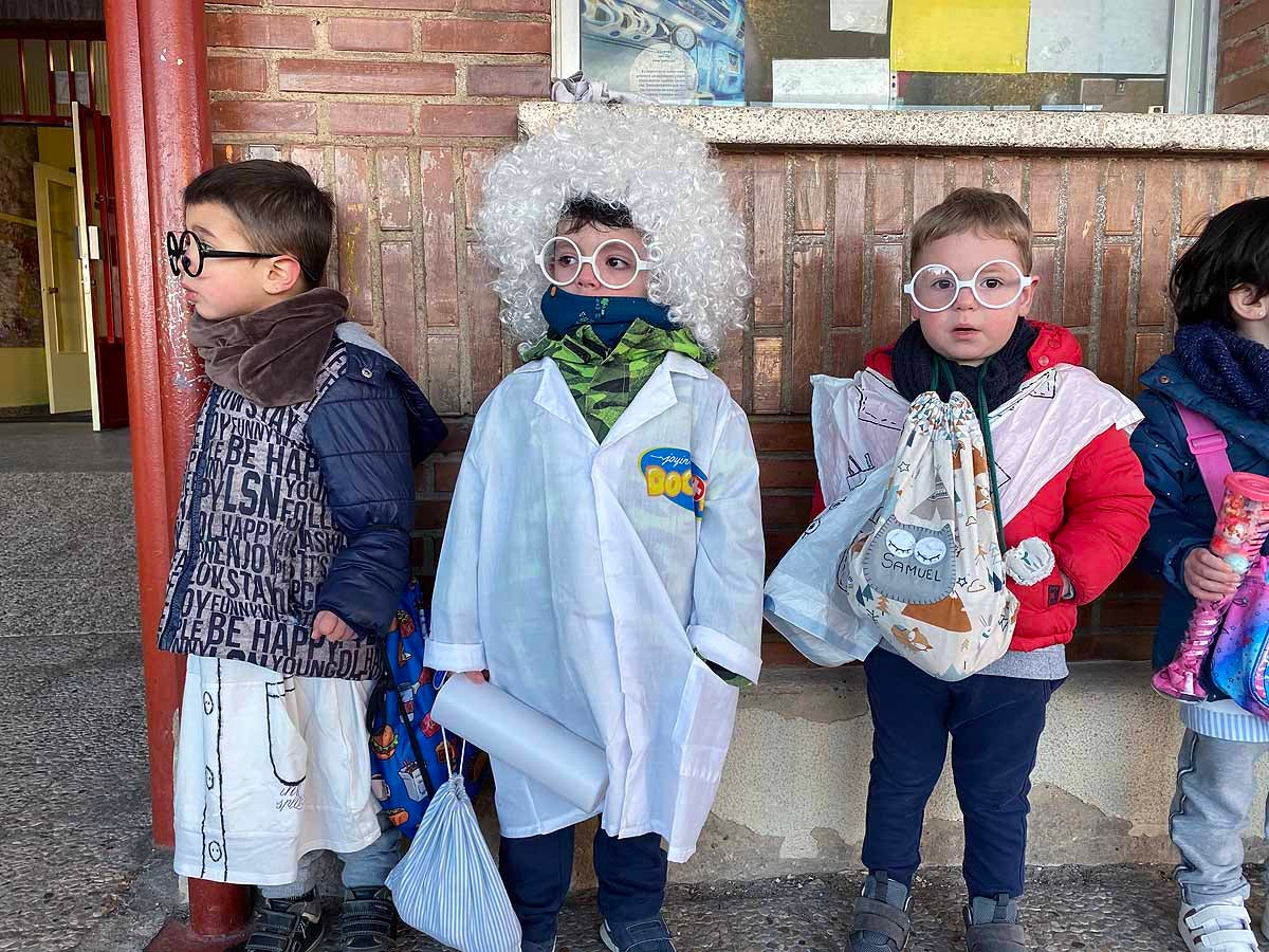 El alumnado del Juan de Vallejo celebra el Carnaval en las aulas