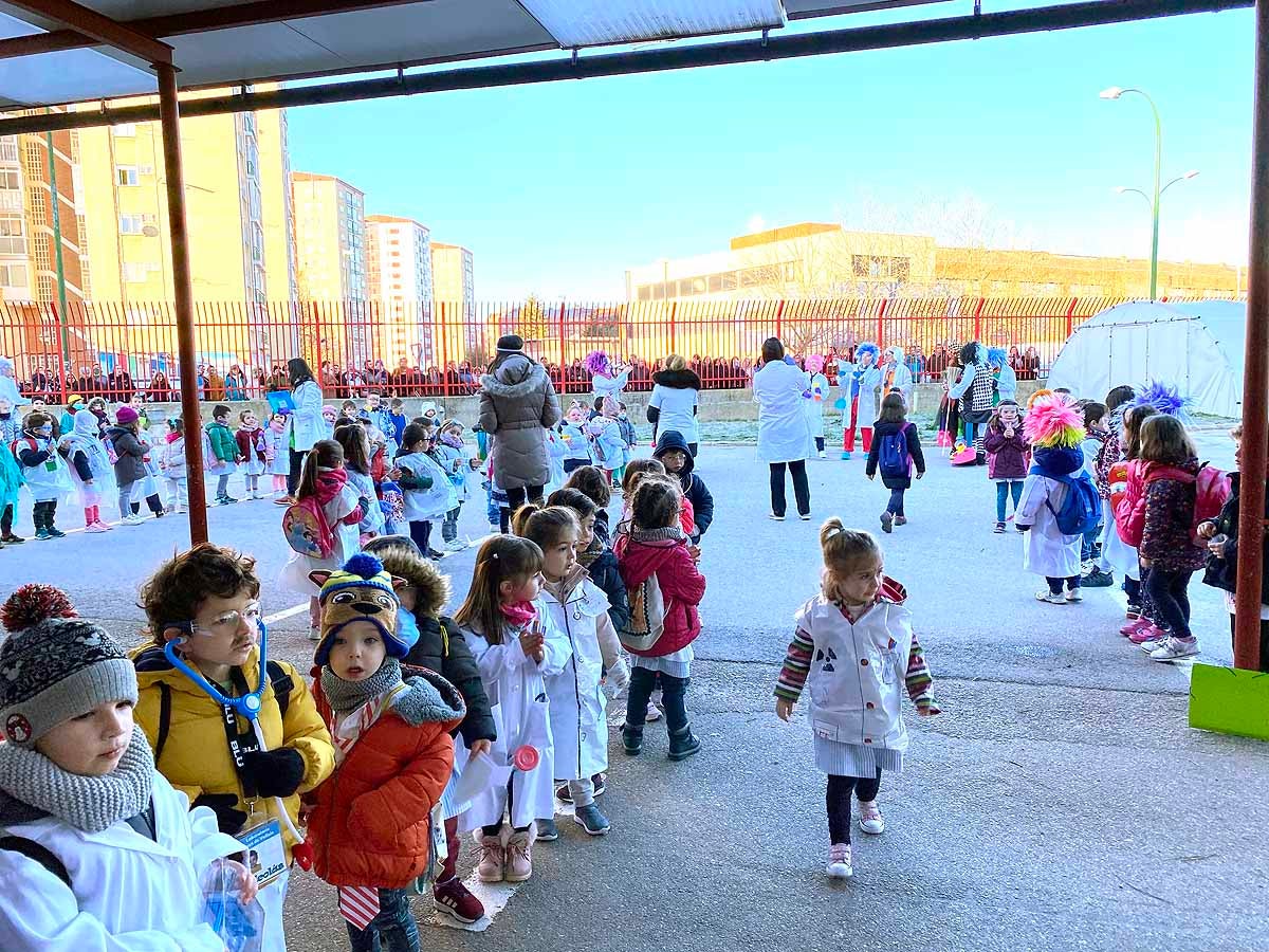 El alumnado del Juan de Vallejo celebra el Carnaval en las aulas