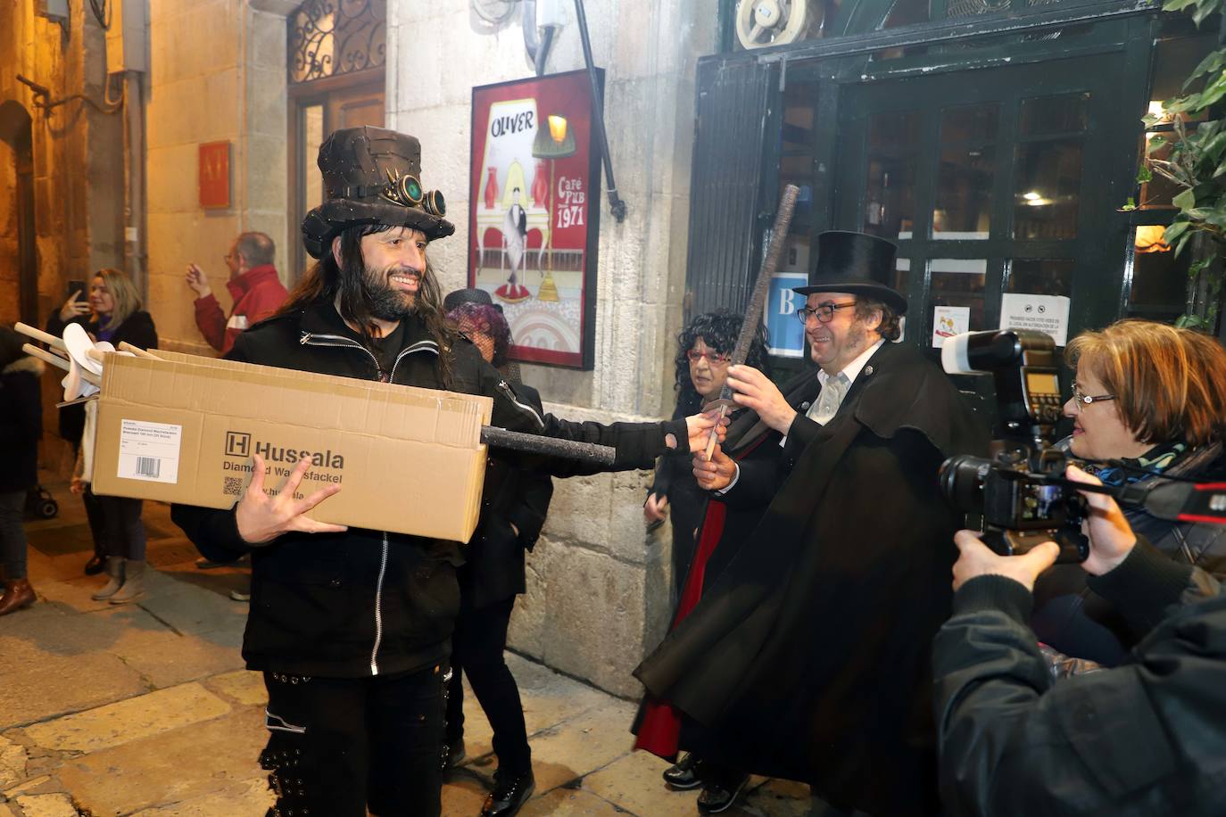 Centenares de burgaleses se echan a la calle en un multitudinario acto.