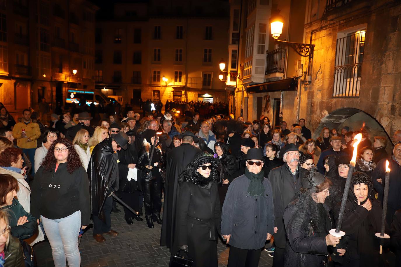 Centenares de burgaleses se echan a la calle en un multitudinario acto.