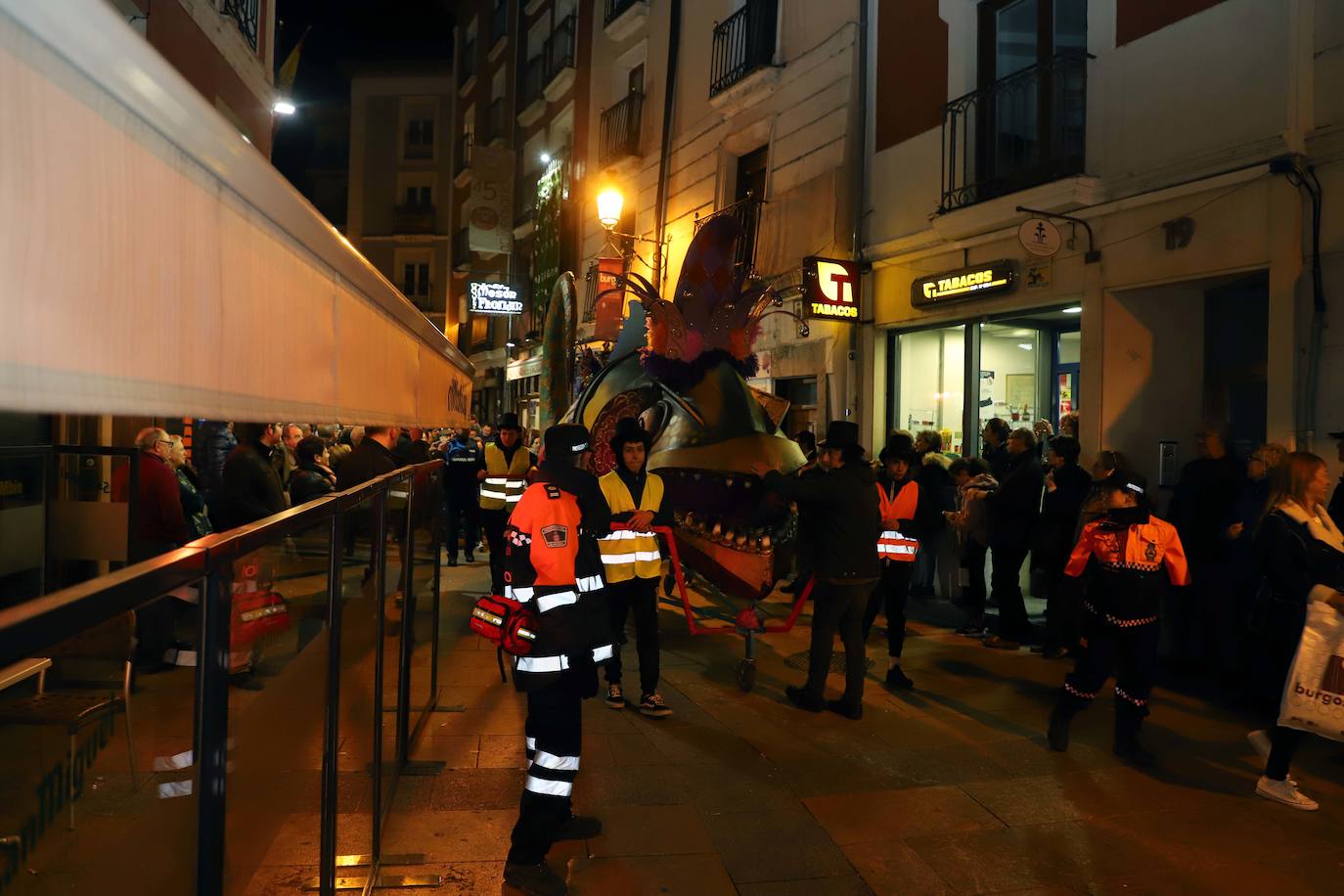 Centenares de burgaleses se echan a la calle en un multitudinario acto.