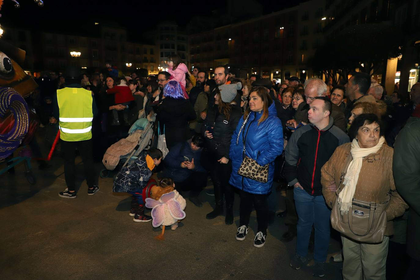 Centenares de burgaleses se echan a la calle en un multitudinario acto.