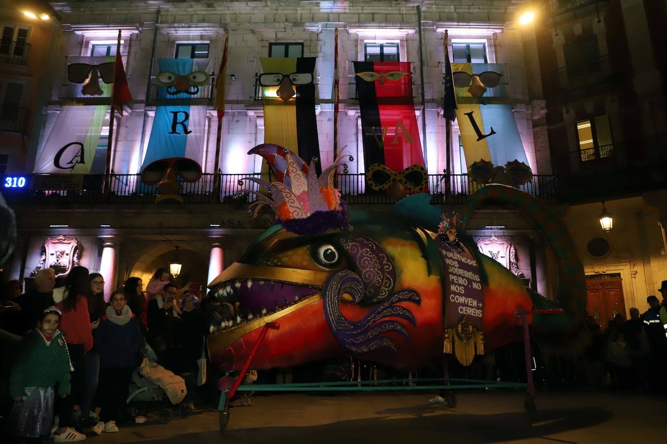 Centenares de burgaleses se echan a la calle en un multitudinario acto.