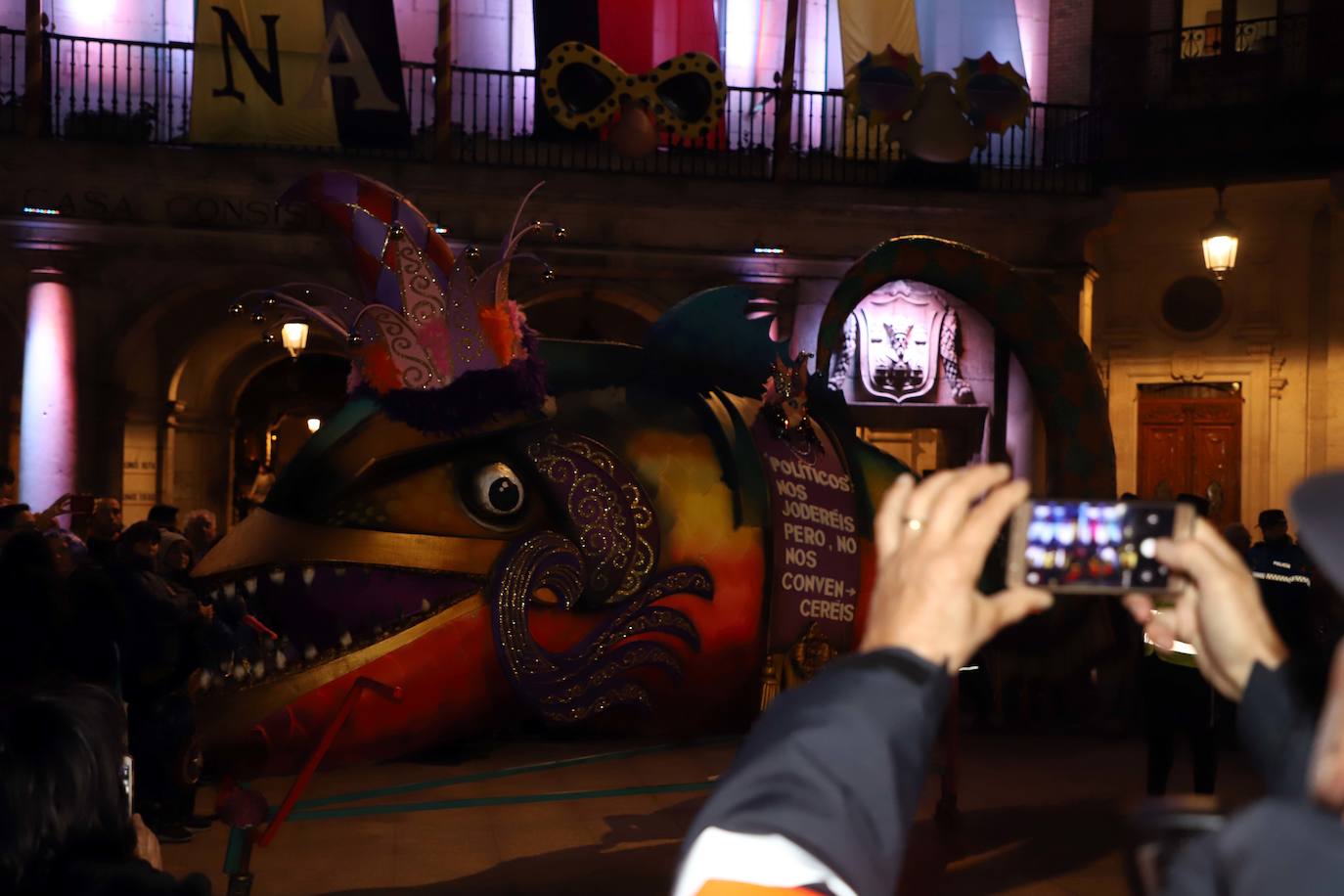 Centenares de burgaleses se echan a la calle en un multitudinario acto.