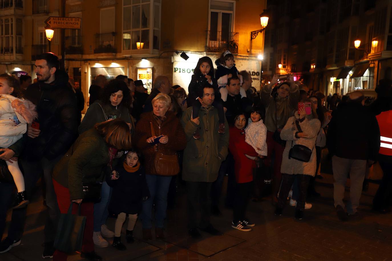 Centenares de burgaleses se echan a la calle en un multitudinario acto.