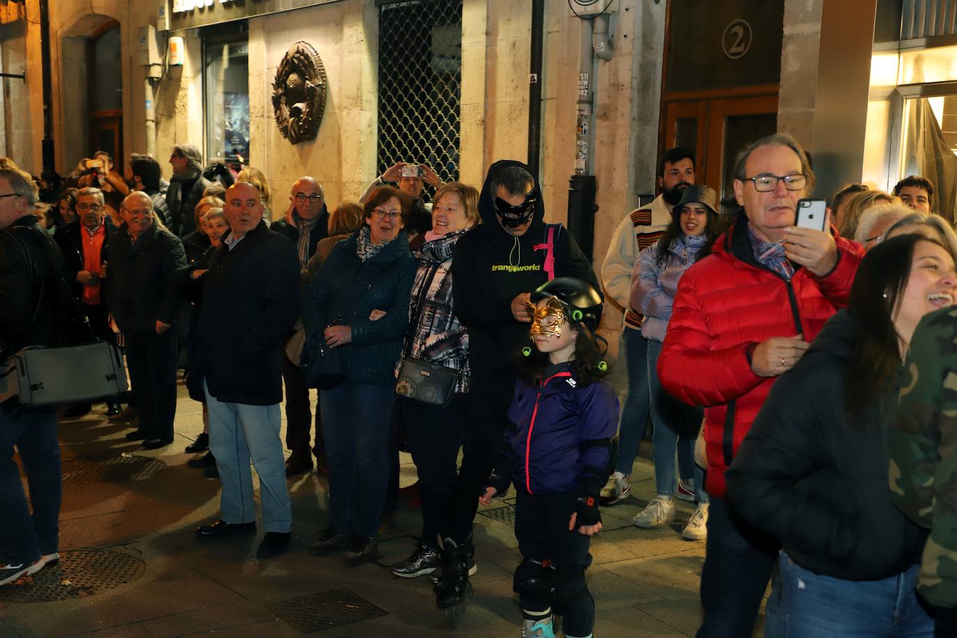 Centenares de burgaleses se echan a la calle en un multitudinario acto.