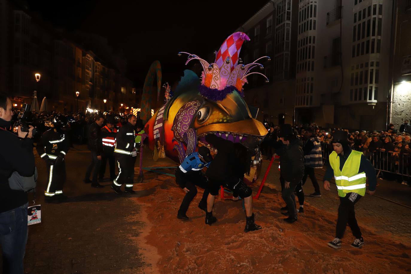 Centenares de burgaleses se echan a la calle en un multitudinario acto.