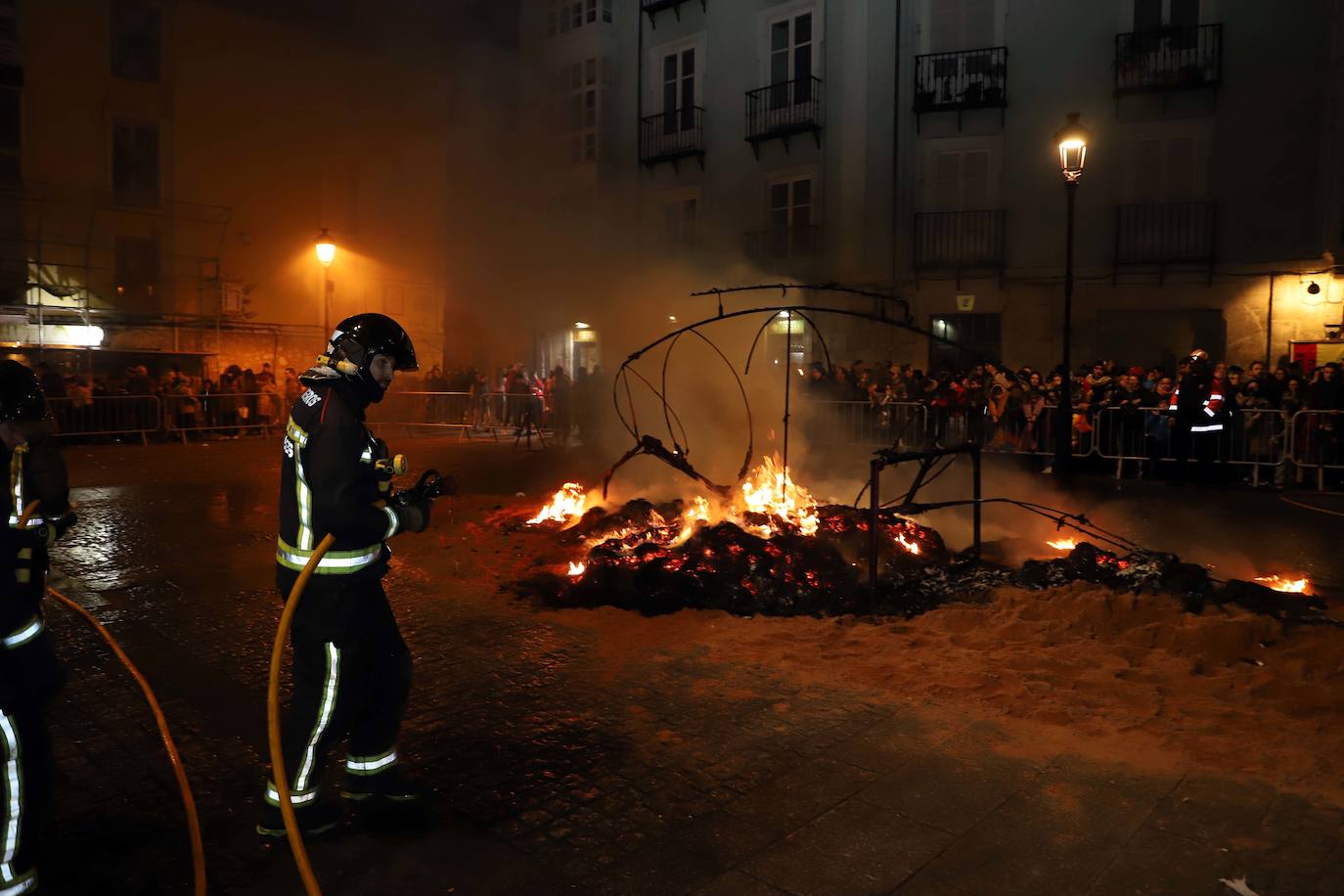 Centenares de burgaleses se echan a la calle en un multitudinario acto.