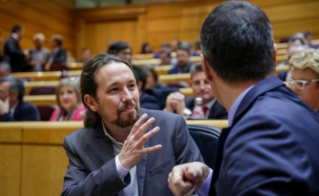 Pablo Iglesias, vicpresidente segundo del Gobierno, junto a Pedro Sánchez, presidente del Ejecutivo 