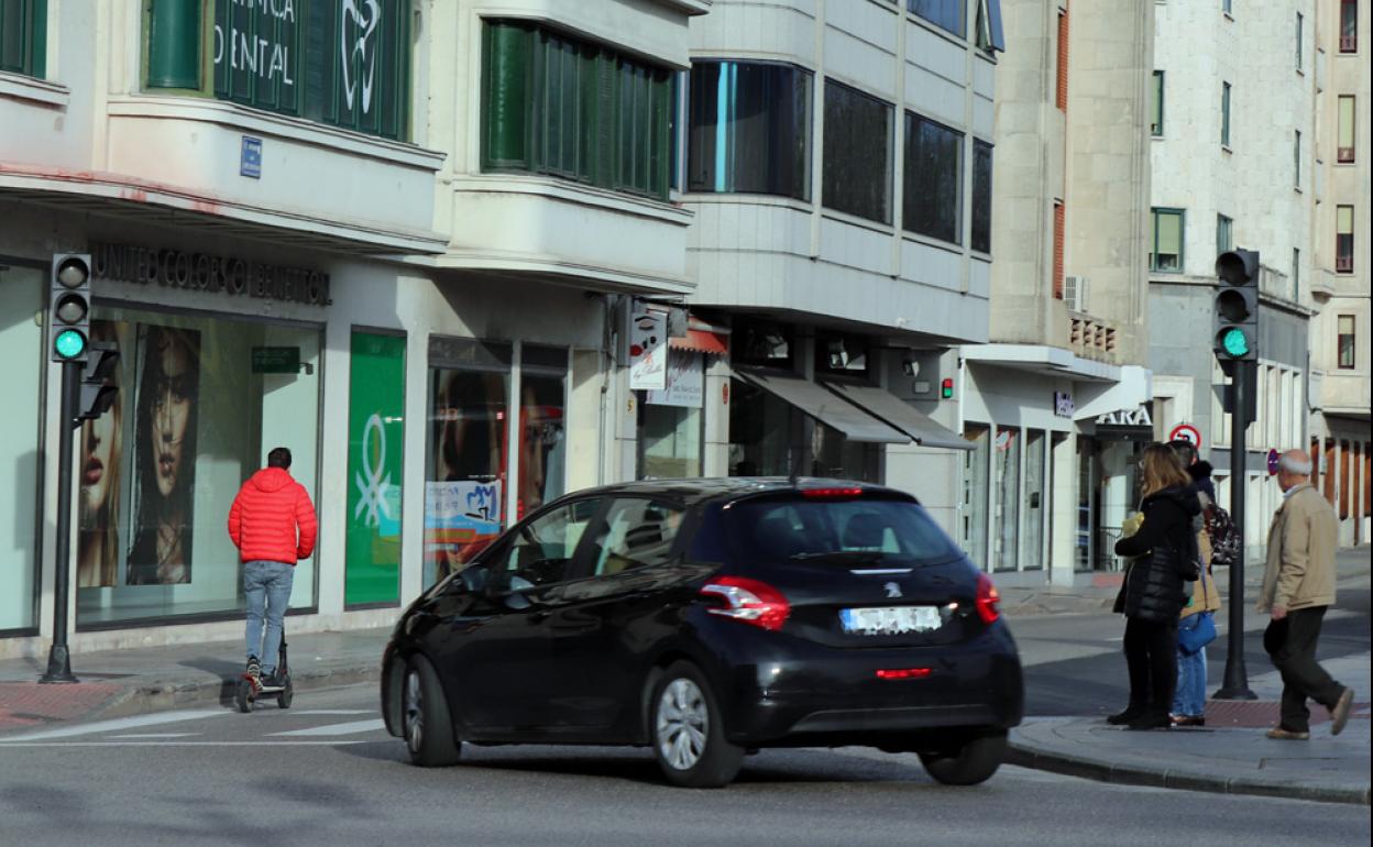 Patinetes y bicicletas deben ir por la calzada salvo que existan vías reservadas a su circulación