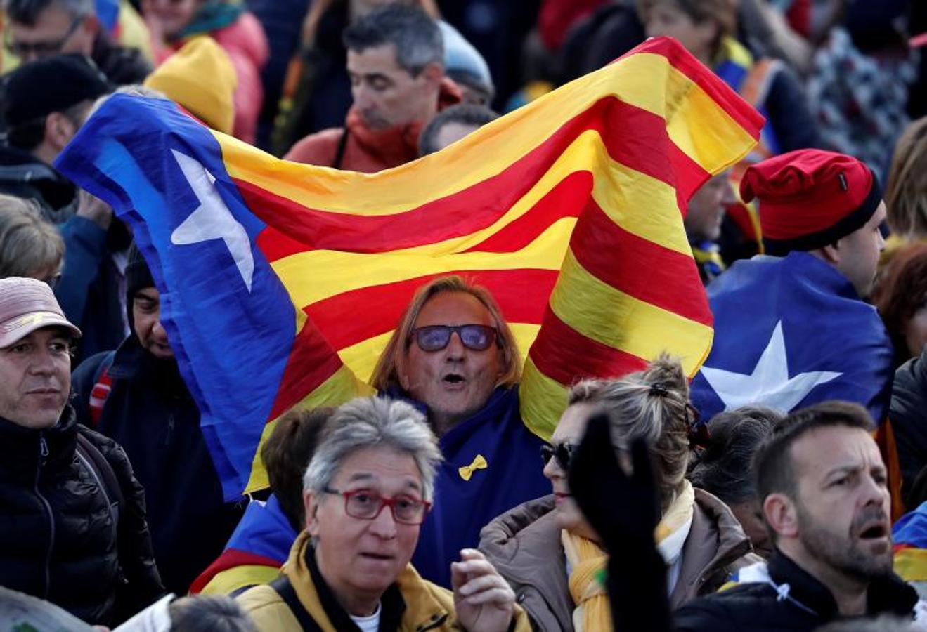 Mitin del exlíder catalán Carles Puigdemont en Perpiñán, sur de Francia.