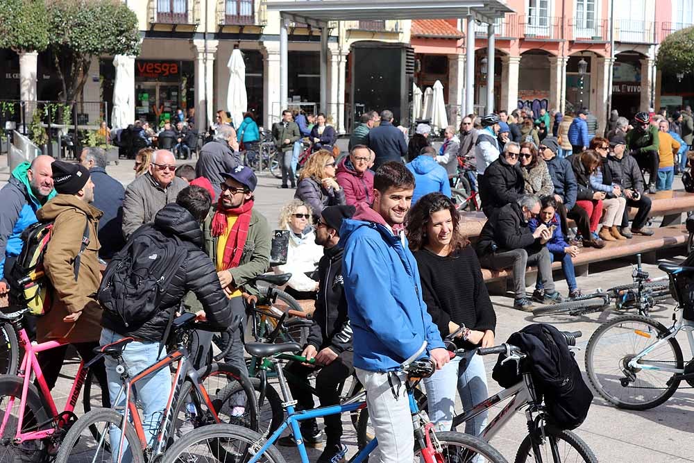 Fotos: Los ciclistas vuelve a llenar las calles de Burgos contra la Ordenanza de Movilidad