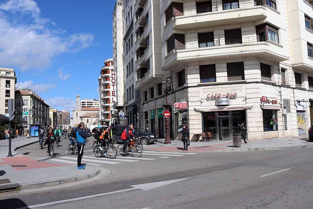 Fotos: Los ciclistas vuelve a llenar las calles de Burgos contra la Ordenanza de Movilidad