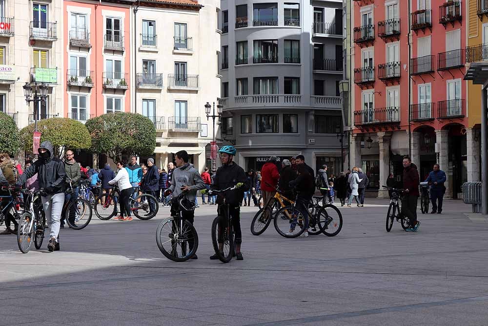 Fotos: Los ciclistas vuelve a llenar las calles de Burgos contra la Ordenanza de Movilidad