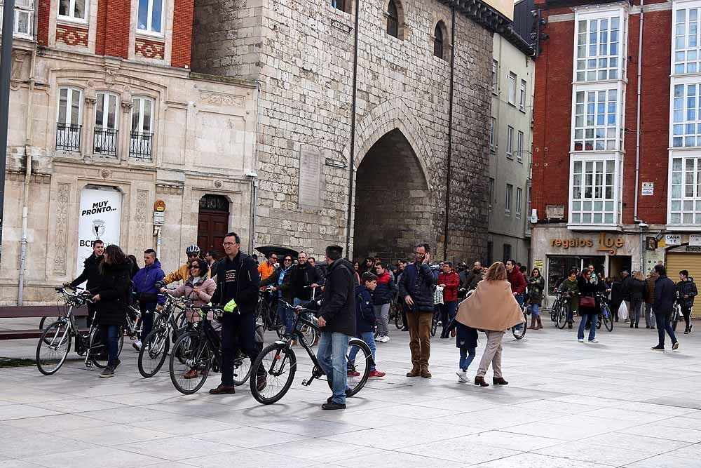 Fotos: Los ciclistas vuelve a llenar las calles de Burgos contra la Ordenanza de Movilidad