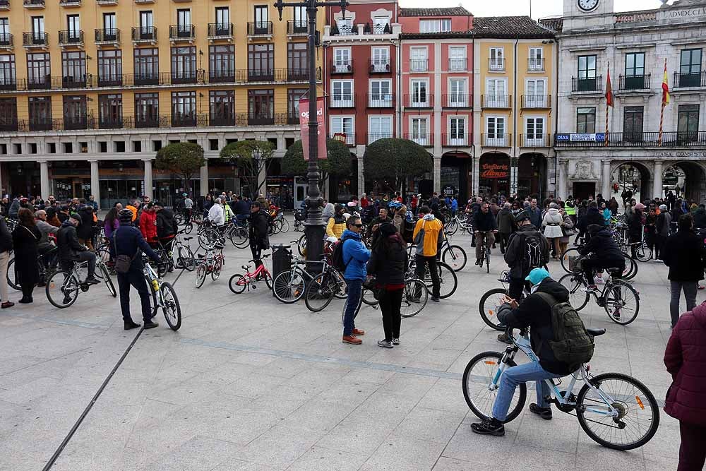 Fotos: Los ciclistas vuelve a llenar las calles de Burgos contra la Ordenanza de Movilidad