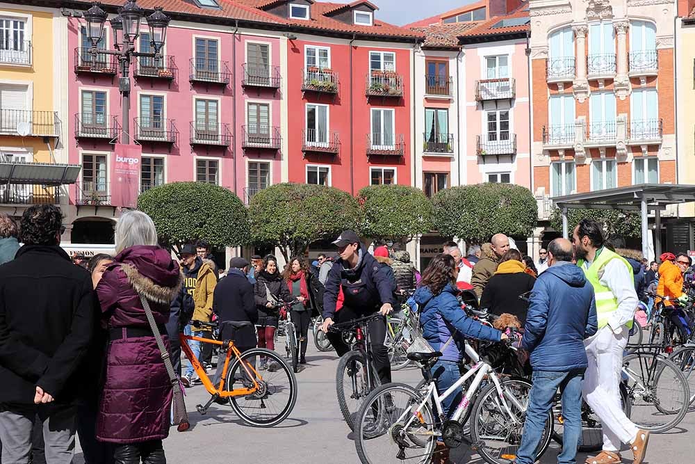 Fotos: Los ciclistas vuelve a llenar las calles de Burgos contra la Ordenanza de Movilidad