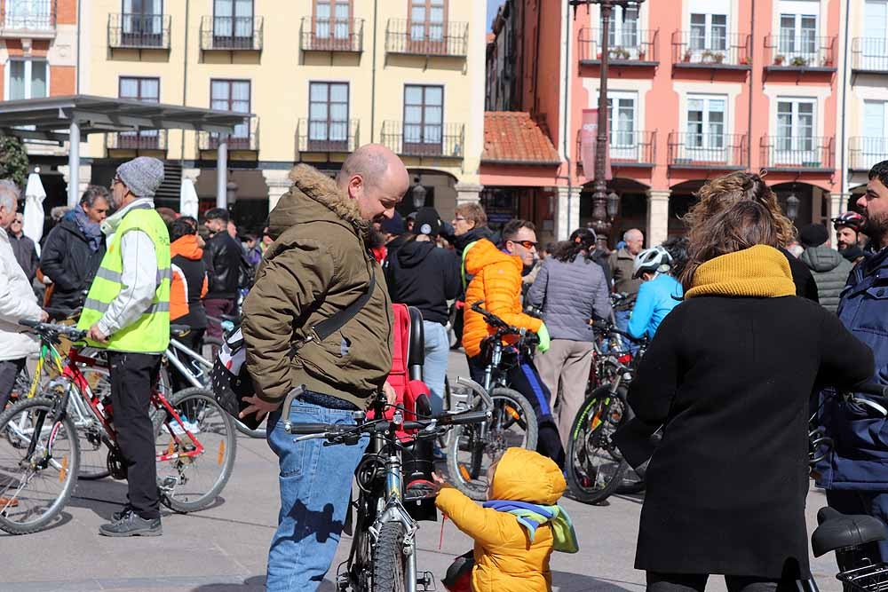 Fotos: Los ciclistas vuelve a llenar las calles de Burgos contra la Ordenanza de Movilidad