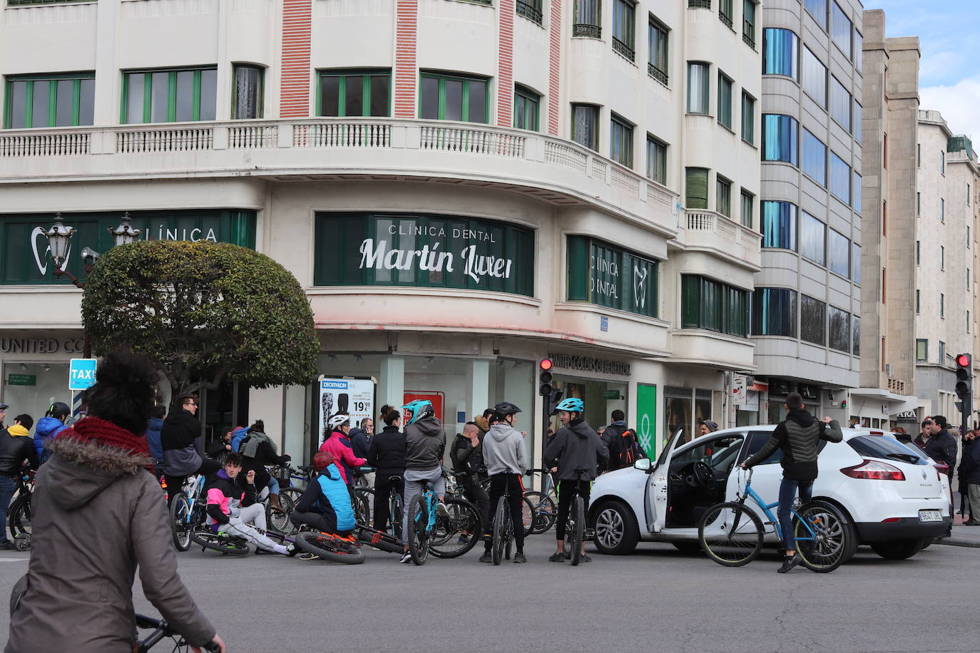 Fotos: Los ciclistas vuelve a llenar las calles de Burgos contra la Ordenanza de Movilidad