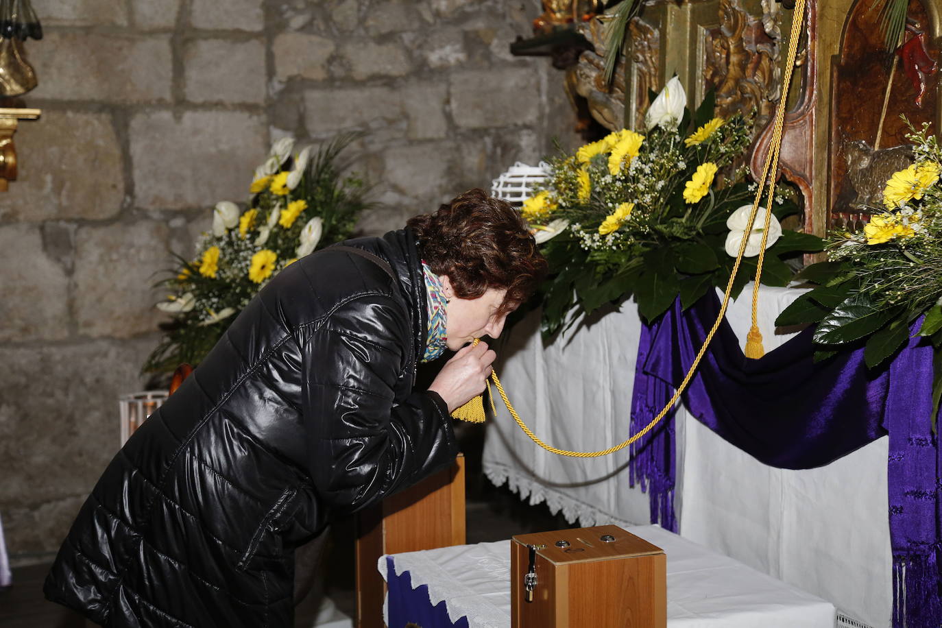 El coronavirus obliga a cancelar la tradición de besar el cordón de Jesús de Medinaceli en Palencia 