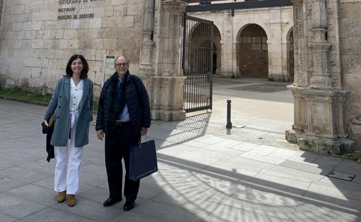 Elena Vicente, vicerrectora de Internacionalización, Movilidad y Cooperación y Carlos de Cores, vicerrector de ordenación académica de la Universidad CLAEH. 