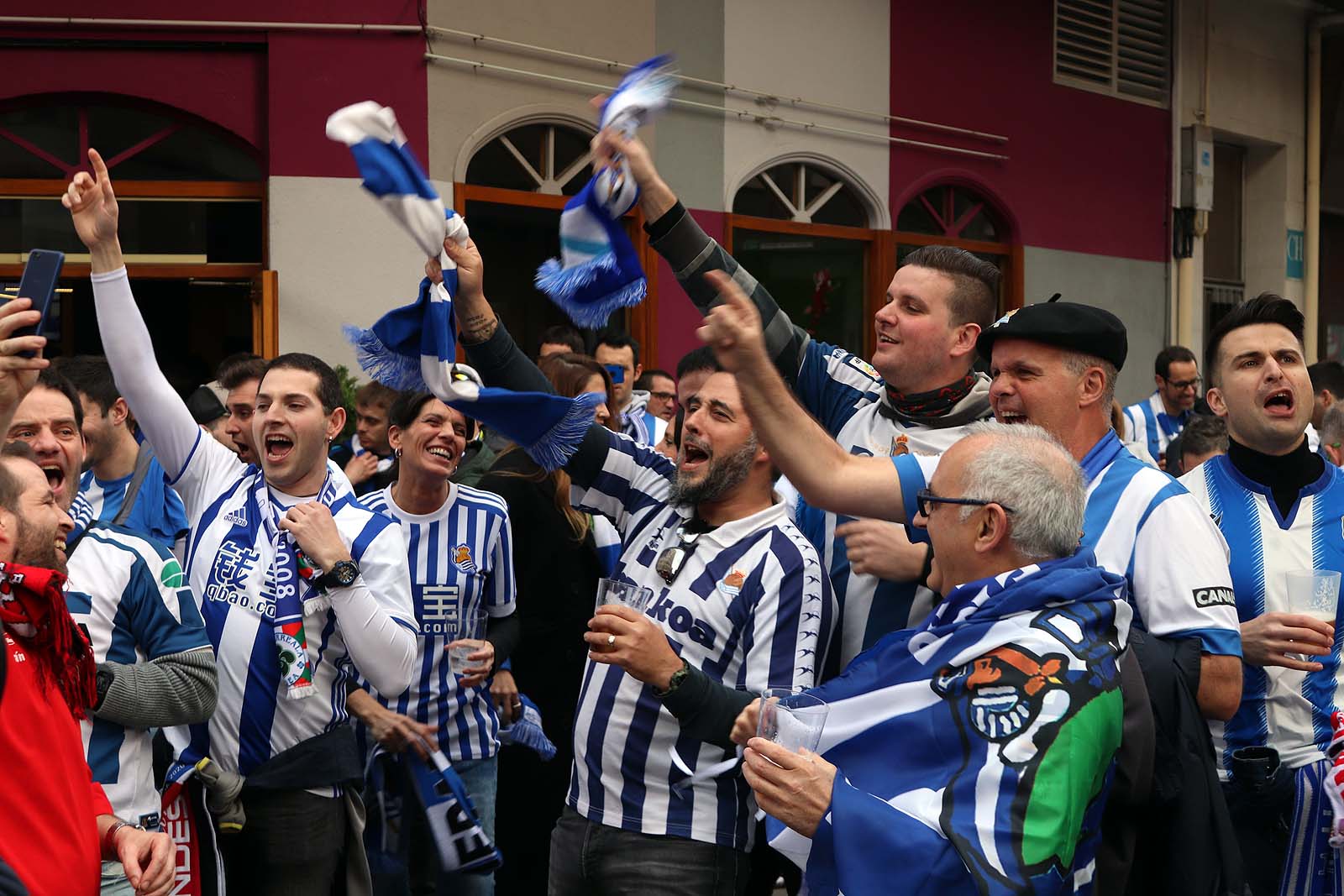 Fotos: La marea txuri urdin llega a Miranda