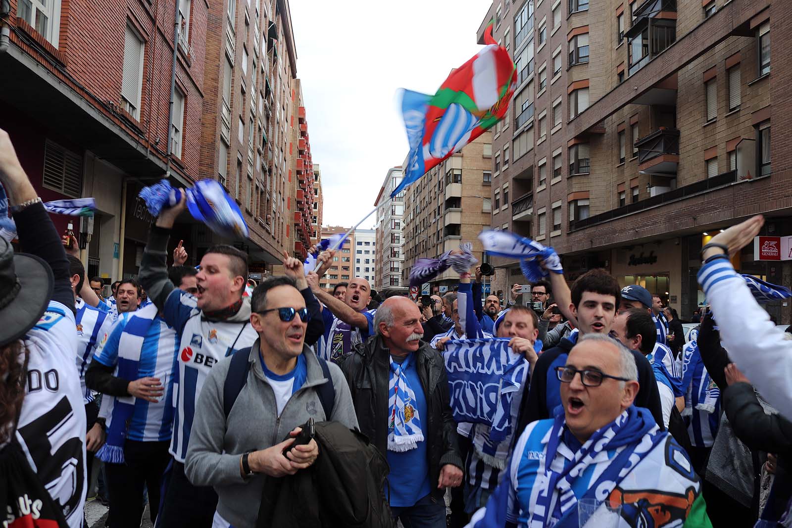 Fotos: La marea txuri urdin llega a Miranda