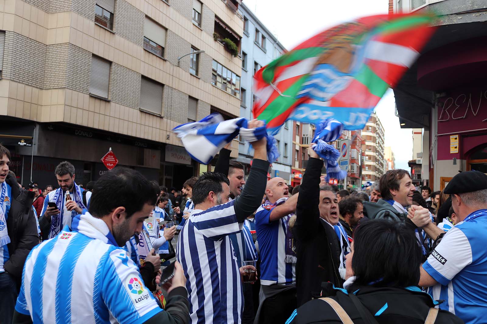 Fotos: La marea txuri urdin llega a Miranda