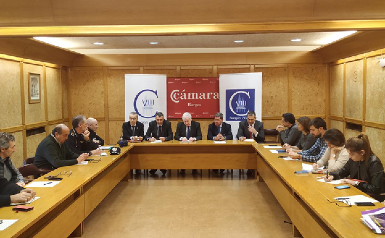 Imagen de la reunión mantenida en la sede de la Cámara de Comercio. 