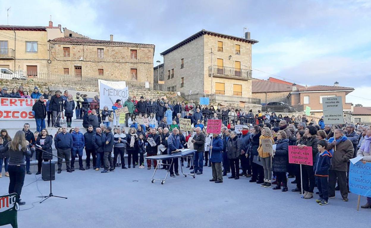 Protesta sanitaria en Regumiel de la Sierra. 