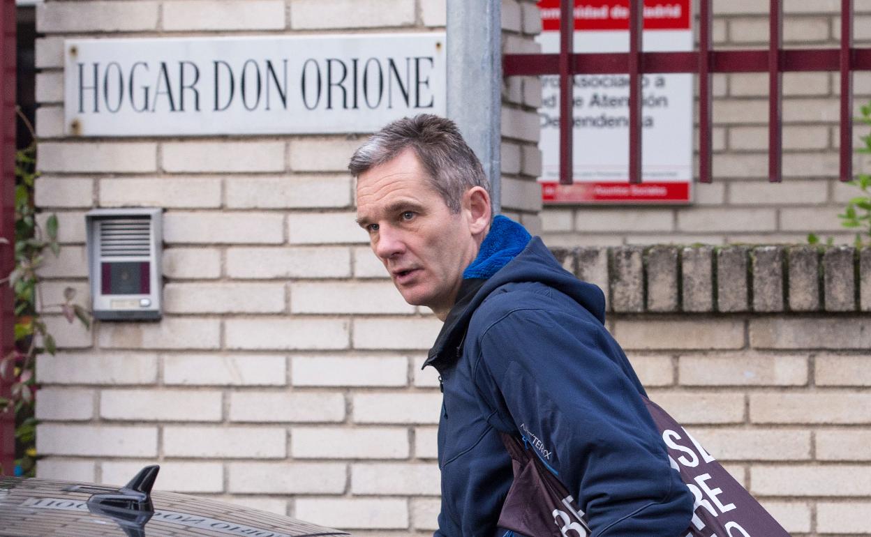 Iñaki Urdangarin, en una de sus salidas de prisión para realizar trabajo voluntario en el Hogar Don Orione de Pozuelo (Madrid). 