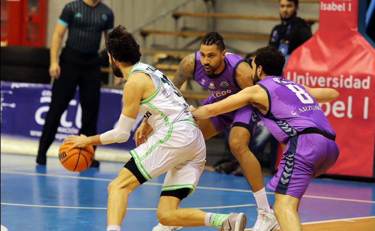 Imagen del encuentro ante el Dinamo Sassari, que se jugó en El Coliseum a puerta cerrada