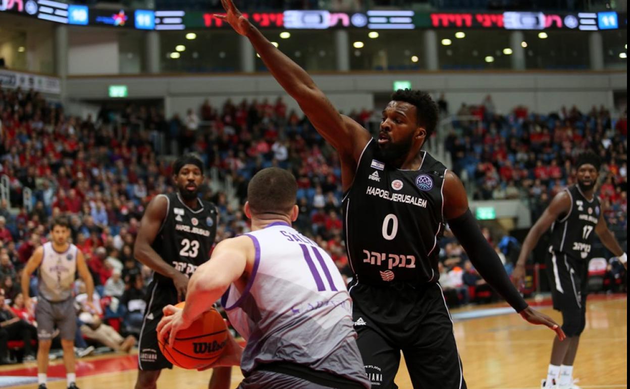 El San Pablo Burgos en su partido contra el Hapoel de la fase de grupos.