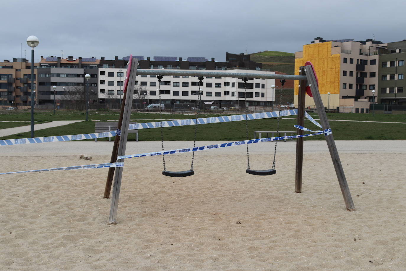 El Ayuntamiento ha precintado los parques infantiles por el avance del coronavirus.