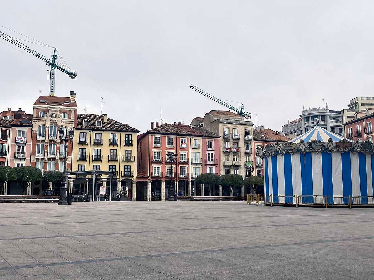 La Plaza Mayor desierta a media mañana.